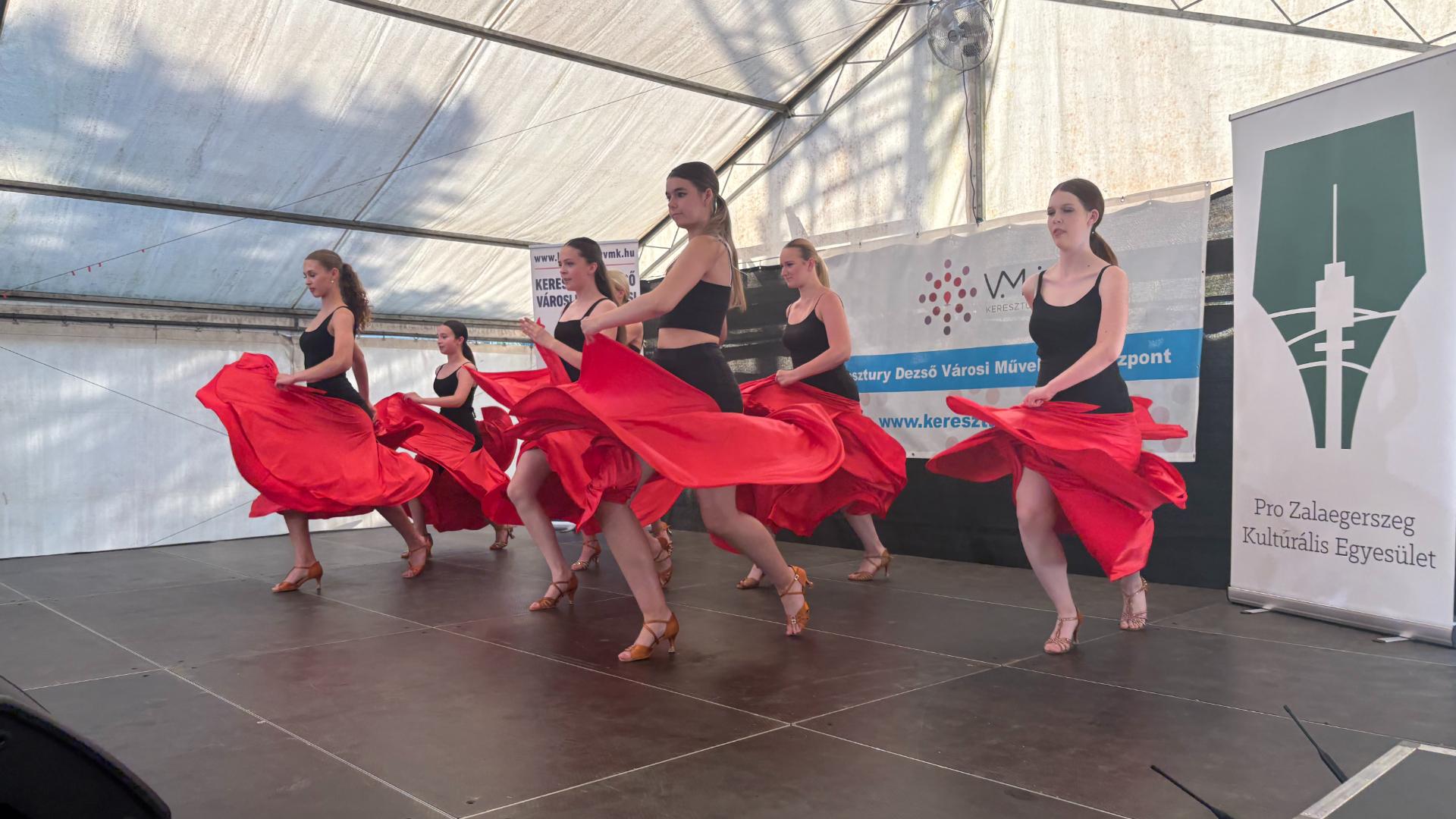 2026. j�nius 27. Olai Fesztiv�lon a Press Dance TSe t�ncosai�